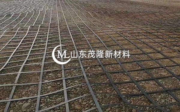 《哈牡鐵路》土工格柵、復(fù)合土工膜施工